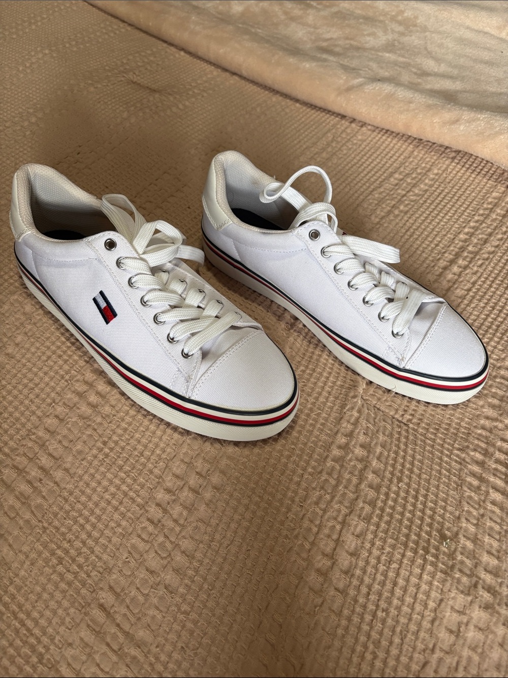 Tommy Hilfiger White Low-Top Canvas Sneakers with Red & Navy Stripe size 9.5